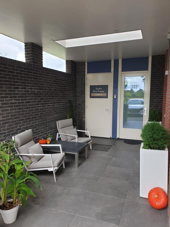 Elvis Presley Private Studio With Kitchen And Airconditioning Goes Extérieur photo